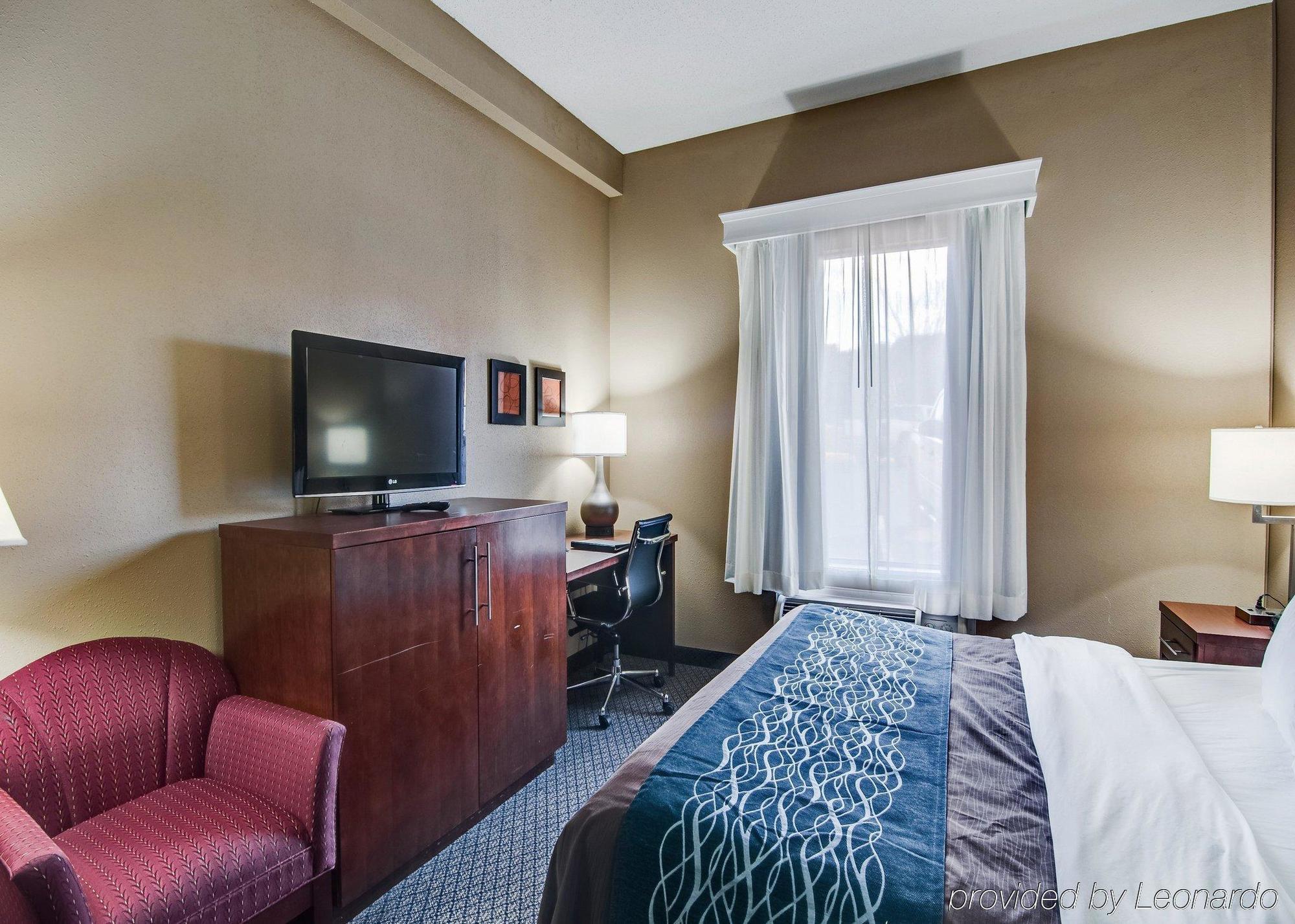 Comfort Inn & Suites Christiansburg I-81 Екстериор снимка